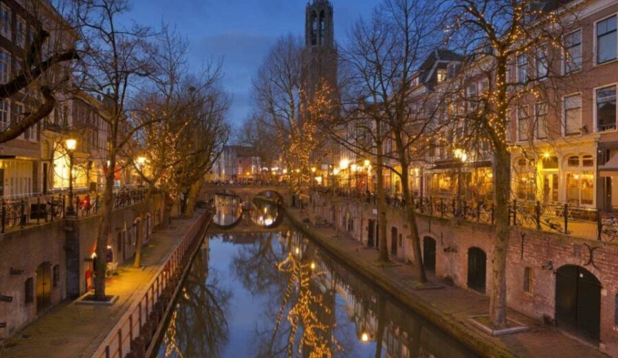 Historical Utrecht: Private Walking Tour with a Local Guide - Why Utrecht feels different from Amsterdam