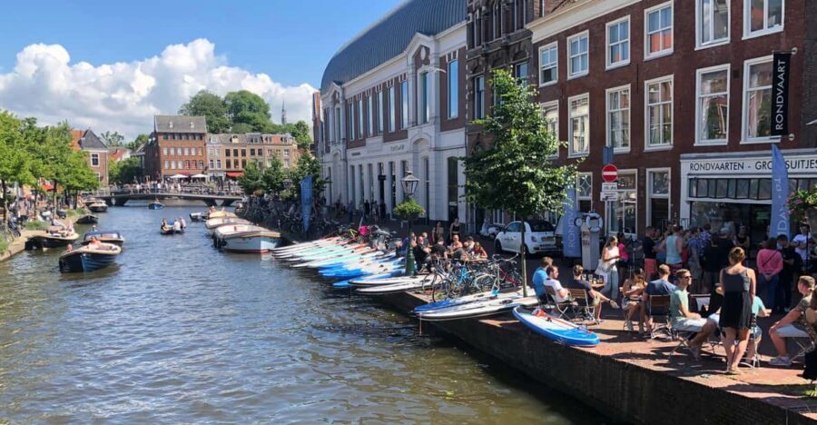 Leiden: Paddleboard Rental to Explore Leiden's Canals - Where you meet: Aalmarkt 4 and the harbor-office start