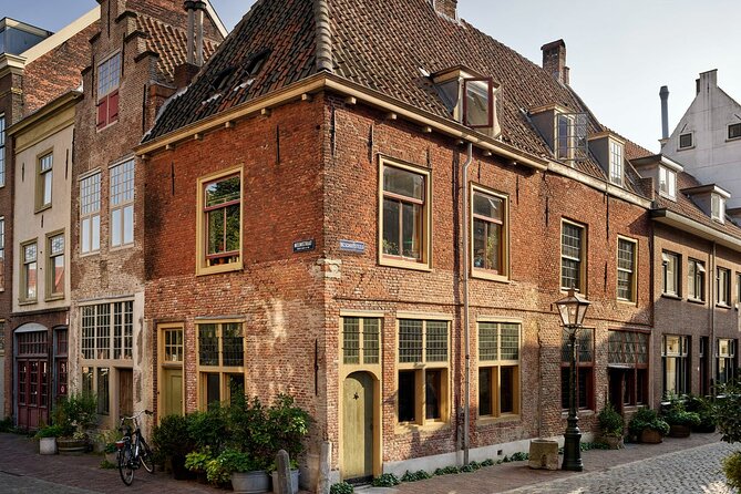Leiden Tour with Live guide and Visit to Rembrandt's First Studio - Morspoort: A City Gate That Shows the Shape of Time