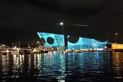 Light‌ ‌Festival‌ ‌Boat Tour max. 10 Guests incl. Gluwhein/Snacks - UNESCO Canal Views: The First Stretch of the Night