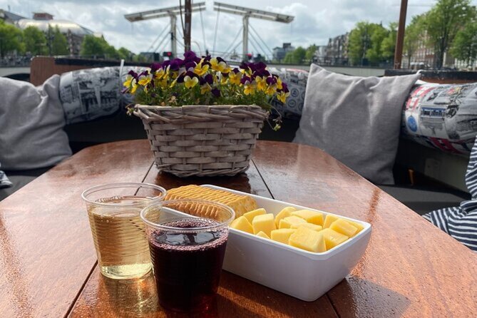 Luxury Amsterdam Canal Cruise – Unlimited Cocktails Included (1H) - A One-Hour Cruise That Starts in Amsterdam’s Oldest Pocket