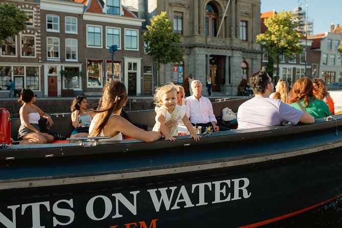 Luxury Shared Canal Tour with live guide - Meeting point at Nieuwe Gracht 80: where the cruise starts
