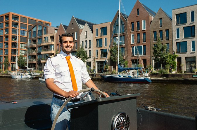 Luxury Shared Canal Tour with live guide - Your live English guide: the heart of the experience