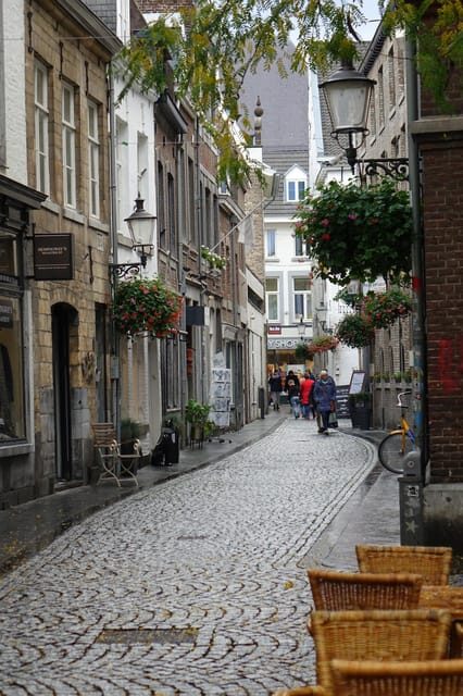 Maastricht: Day trip from Amsterdam with 3 country point - Why Maastricht feels like another world from Amsterdam