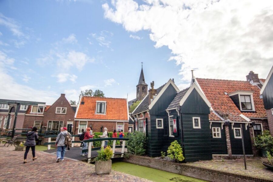 Marken, Volendam and Edam: Private Full-Day Tour - Volendam’s fishermen village: walking route, fish auction building, and stories