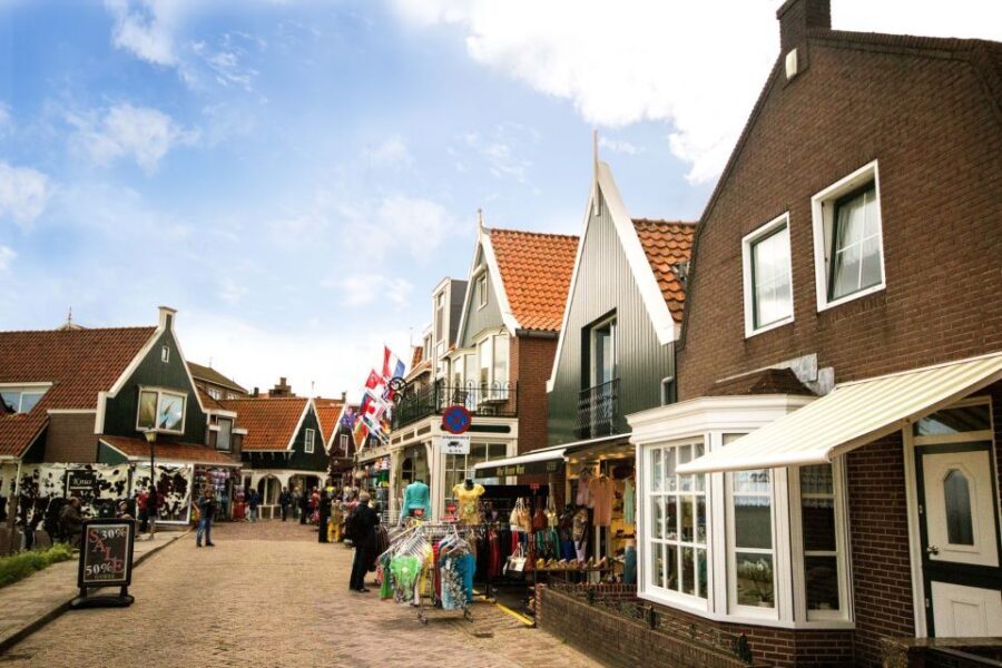 Marken, Volendam and Edam: Private Full-Day Tour - Public buses and smart pacing: how the logistics feel in real life