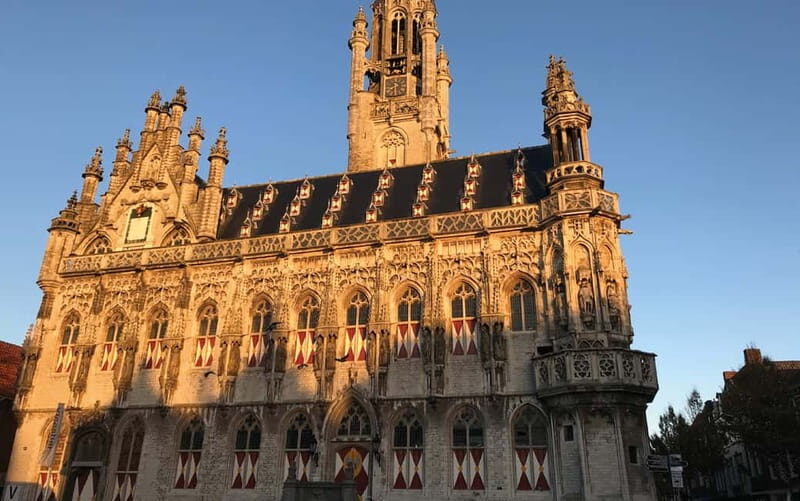 Middelburg: Guided Tour Townhall Middelburg - Late Gothic details: how to spot gargoyles, statues, and stained glass