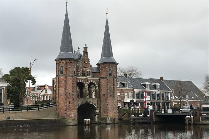 Northern Highlights Tour: visit 4 magnificent places from Amsterdam - Snacks, language, and why the guide matters