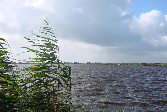 Off the beaten paths Dutch Country Side Private Tour in Jaguar - Stop 2: Volendam, the famous fishing village without the over-scripting