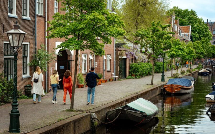 Outside Escape Amsterdam with your friend(s) and have fun! - Practical logistics that really matter on the day
