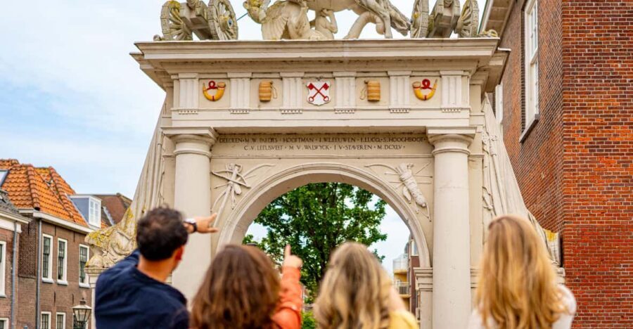 Outside Escape Amsterdam with your friend(s) and have fun! - The Rembrandt Robbery mystery: turning art history into a street puzzle