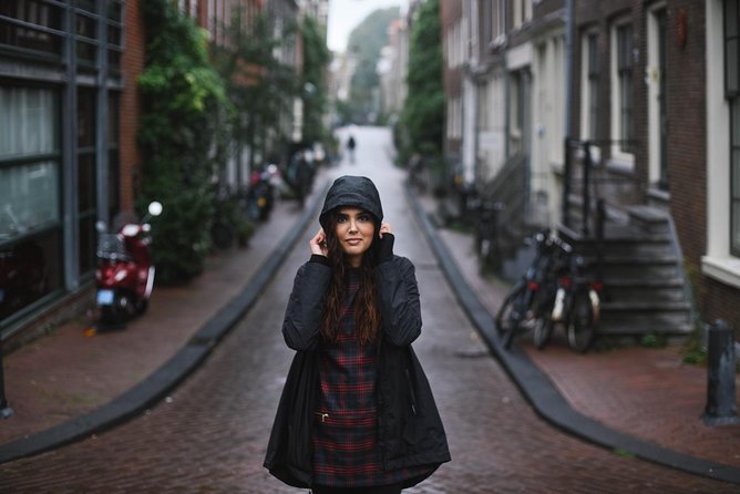 Personal Travel and Vacation Photographer Tour in Amsterdam - Meet your photographer: why Olga’s approach lands so well