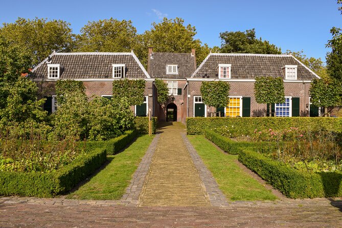 Photographic Tour in Delft Historical Center - The Old Church’s lean: angle-hunting without the headache