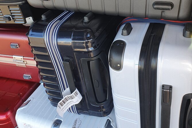 Private Airport Transfer to or from Schiphol Airport - Picking the right vehicle: car vs luxury minivan