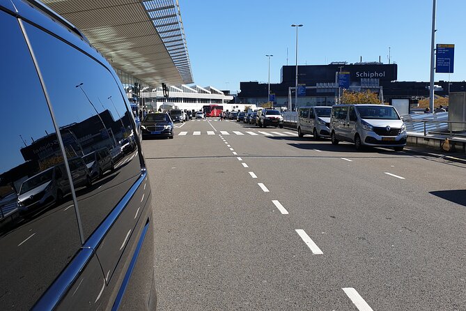 Private Airport Transfer to or from Schiphol Airport - The 70-minute free wait: your real buffer time