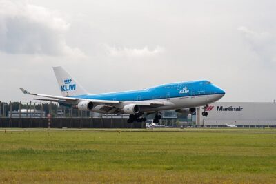 Private Amsterdam Departure Transfer to AMS Schiphol Airport - The Mercedes ride: comfort, Wi‑Fi, and real luggage limits