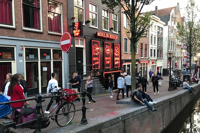 Private Amsterdam Red Light District and Coffee Shop Tour - Dam: Amsterdam’s wooden-pole foundations and the city’s first brain