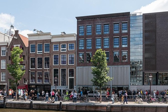 Private Amsterdam WW2 walking tour - A 2-hour private walk that turns “history” into a route