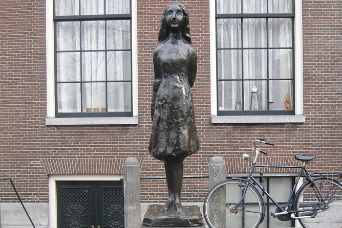 Private Amsterdam WW2 walking tour - Dam Square and the Royal Palace: ending with Amsterdam’s public heart