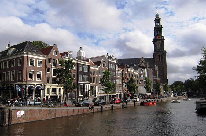 Private Anne Frank tour with canal cruise - Spinoza Monument: bringing philosophy into the route