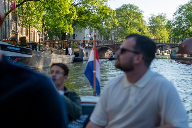 Private Boat Tour Amsterdam - 90 Min incl. welcome drink on historic saloon boat - Drinks, Mini-Bar, and the Welcome Drink Strategy