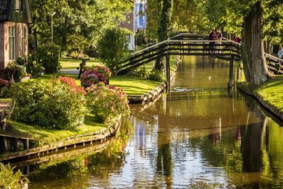 Private Day Trip from Amsterdam to Giethoorn including boat tour - Giethoorn on foot: waterways, farmhouses, and Dutch water logic