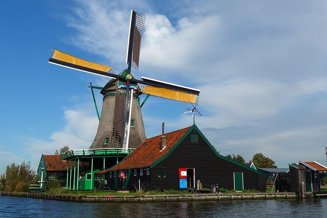 Private Giethoorn & Zaanse Schans Windmills Sightseeing Tour from Amsterdam - Giethoorn: the Dutch Venice feel, minus the crowds (mostly)