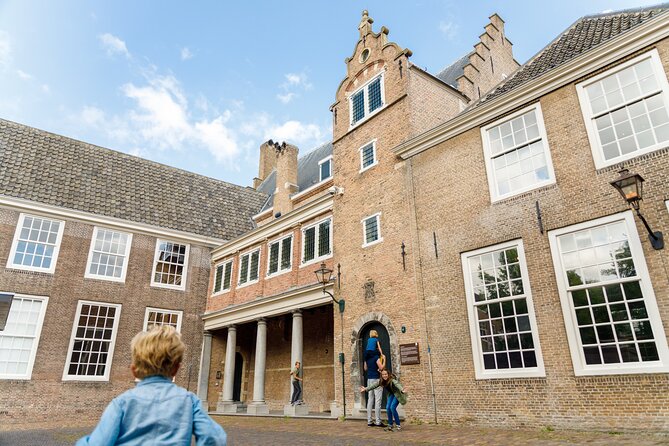 Private Guided Daytrip in Rotterdam and Dordrecht - Paul McCarthy’s Santa Claus: Public Art With a Story