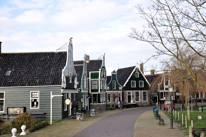Private Guided Keukenhof Gardens and Zaanse Schans Tour - The 45-minute transfer and Keukenhof’s 2-hour plan for tulips