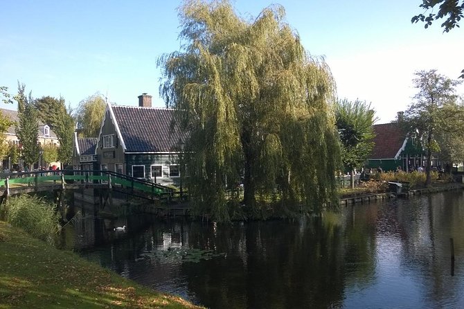 Private Guided Tour: Zaanse Schans and Zaandam from Amsterdam - Zaanse Schans: Green Wooden Houses and the Industrial-Village Layout