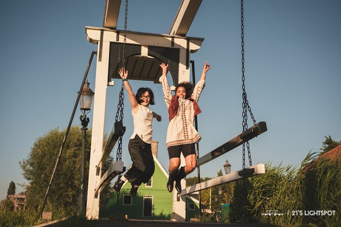 Private Photoshoot in Zaanse Schans with Windmills - Zaanse Schans: The Windmill Backdrop That Makes Photos Easy