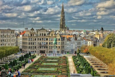 Private Sightseeing tour to Antwerp and Brussels from Amsterdam - The Mercedes ride: comfort, water, and Wi-Fi for a long day