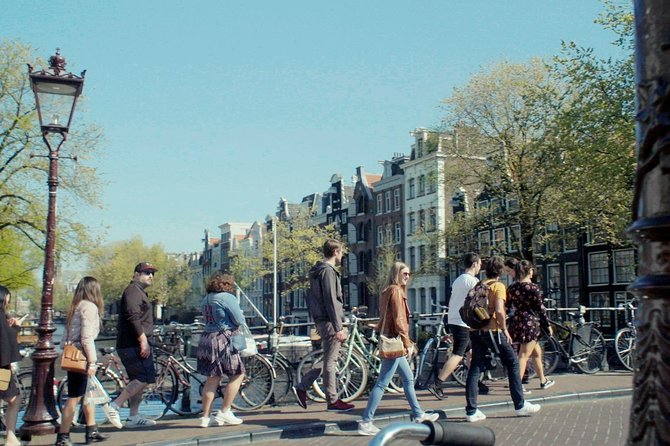 Private Tour: Amsterdam's City Highlights and Hidden Gems - Begijnhof: The Courtyard That Feels Like a Time Machine