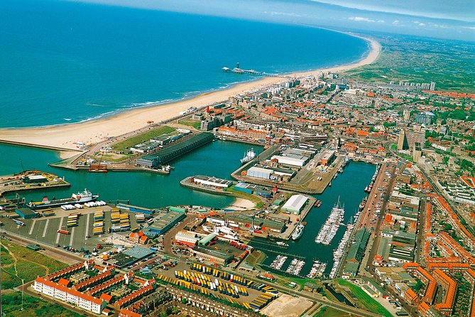 Private Tour: The Hague Walking Tour Including Peace Palace Visitors Center - Square 1813 and the Monument of Independence