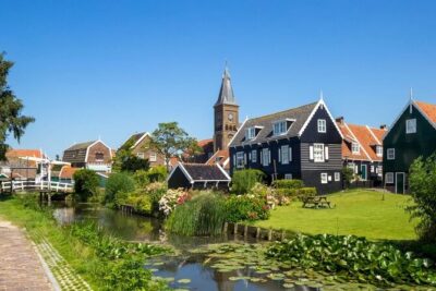 Private Tour to Giethoorn with boat and Zaanse Schans windmills - The early start: pickup, private van, and getting time back