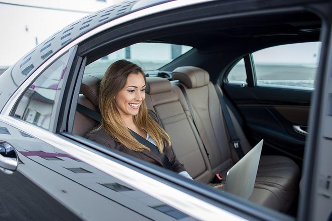 Private Transfer from Amsterdam City to Airport (AMS) - The ride itself: what to expect from a 25-minute private transfer