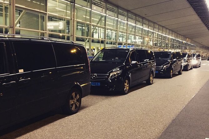 Private Transfer From Amsterdam City To Amsterdam Airport - Your exact pickup experience: name sign, mobile ticket, and timing