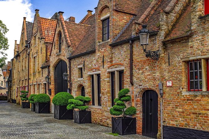Private Transfer from Amsterdam to Bruges - The real value: a private door-to-door ride you don’t have to babysit