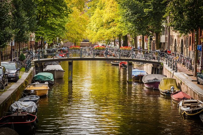 Private transfers from or to Schiphol (AMS) airport Amsterdam - Communication and Flight Monitoring: The Real Time Saver