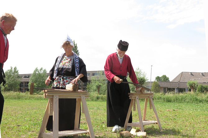 Private Workshop for Wooden Shoe Making in Simonehoeve - When the clock is tight: the painted beer opener plan