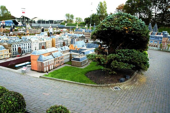 privatetour Delft, The Hague&Rotterdam Kinderdijk from Amsterdam - Delft Market Square: Nieuwe Kerk and your lunch window