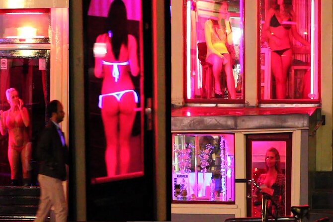 Red Light District Primetime Private Tour for 18+ Only - Getting Oriented at Saint Nicholas Basilica