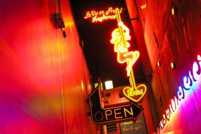Red Light District Tour by Locals, Small Group (approx 4) - Small Group Format and the Role of Your Guide