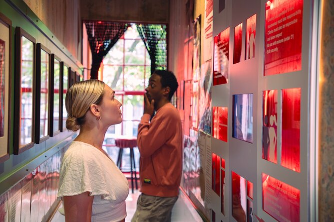 Red Light Secrets Museum Amsterdam & 1-Hour Canal Cruise - Group size, crowding, and how to stay comfortable