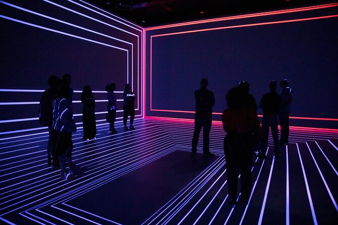 "Remastered" Audiovisual Experience in Rotterdam - Walking through the waterfall: the start that sets the tone