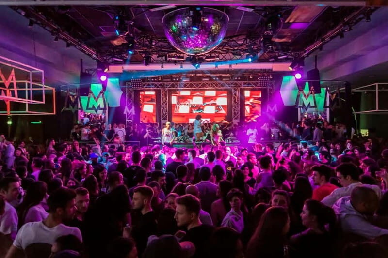Rockstar for an hour: VIP DJ workshop in a real club - What to Bring (So You Don’t Trip Over Basics)