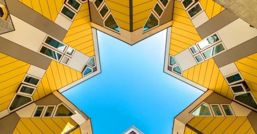 Rotterdam: Capture the most Photogenic Spots with a Local - Rotterdam Centraal: shoot the geometry, then learn the story