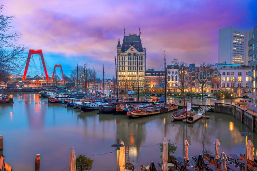 Rotterdam: Capture the most Photogenic Spots with a Local - Meeting at Delftse Poort: start where you can orient fast