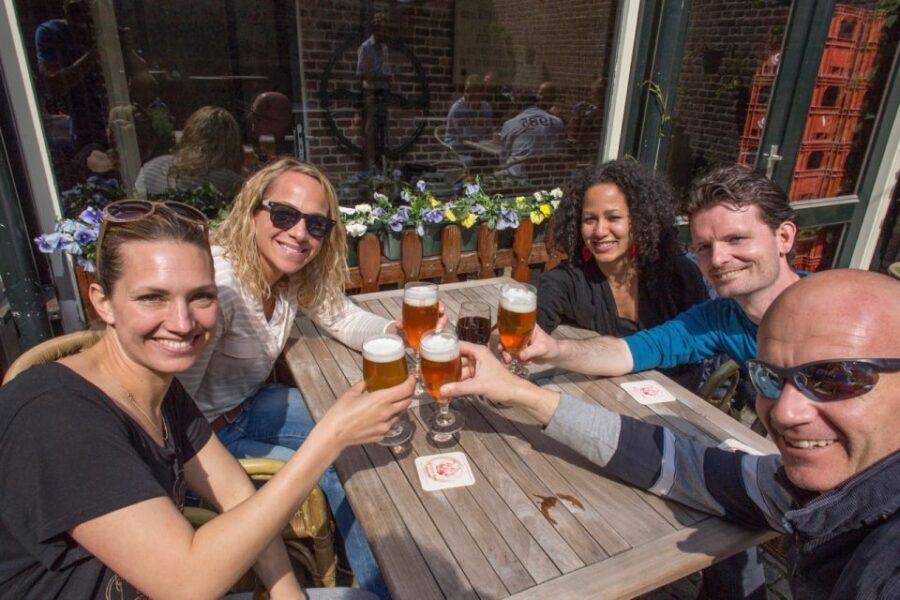Rotterdam: Guided Walking Food Tour - International Rotterdam: Surinamese chicken curry sandwich and the chips craving