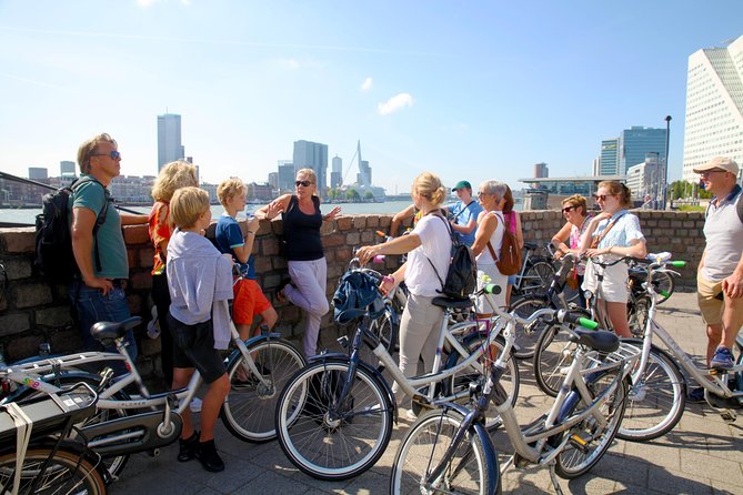 Rotterdam Highlights Bike Tour - Kijk-Kubus: the first hit of crazy modern architecture